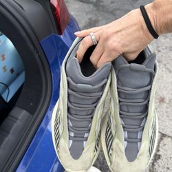 Adidas Yeezy 700 V3 "Fade Salt" sneaker.
