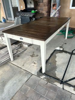 Farmhouse kitchen table 4 chairs & 1 bench