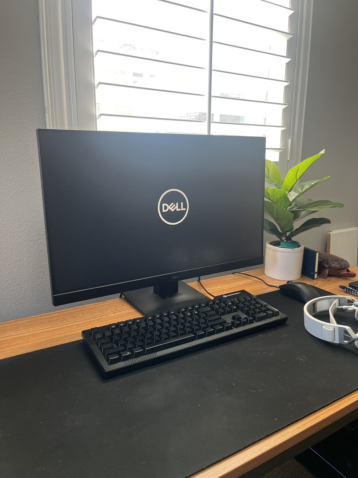Dell D2719HGF 27 inch Full HD LED Monitor - Black - 144 Hz Gaming Monitor