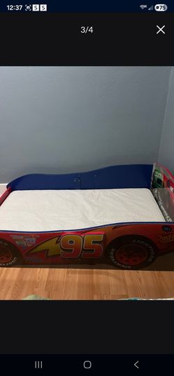 Cars toddler bed/Cama para niños pequeños