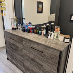 Dresser With Mirror