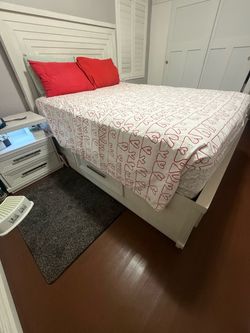 Bed , Queen wood and frame