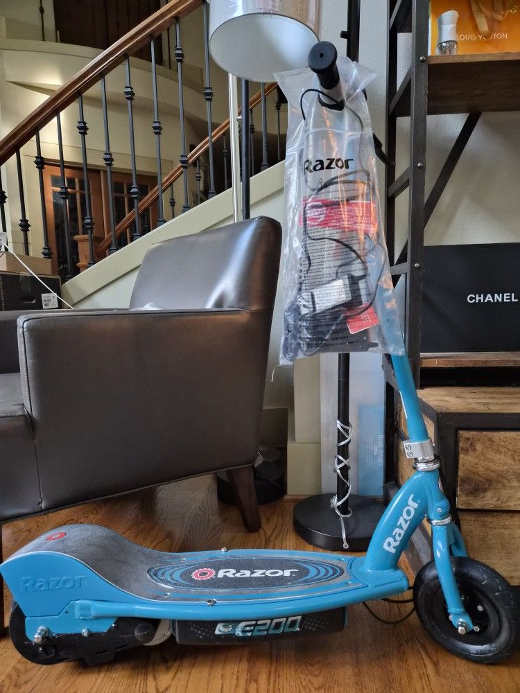Brand New Razor 200 Electric Scooter