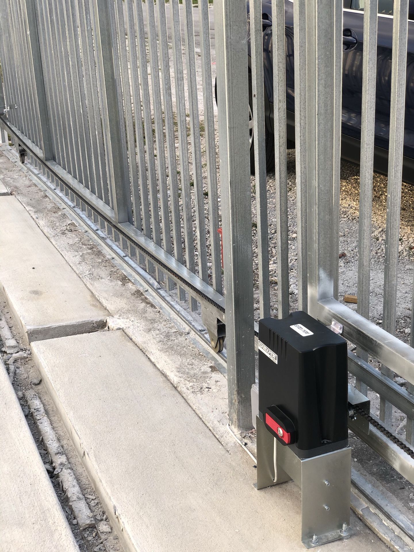 Automatic Gate Opener // 2 Remotes // 1 Year Warranty