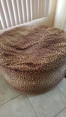 Memory foam bean bag in great condition extra large
