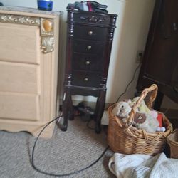 Jewelry box loaded with a sudden prioned , jewelry