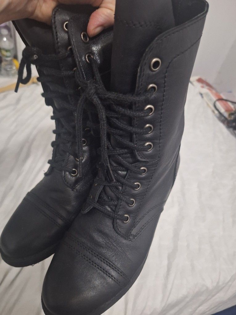 Good Condition Coach Leader Boots