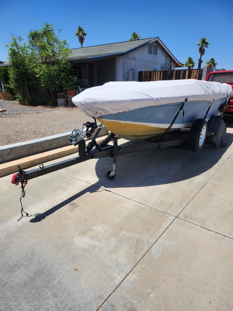 1989 Four Winns Open bow ski boat