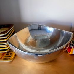 Nambé bowl 527