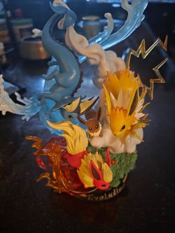 Evee evolutions statue