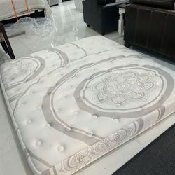 King Prana Karma Moon perfect condition! I deliver   Retail $3,789  Your Price $775  I can deliver   Yes you can come see it 