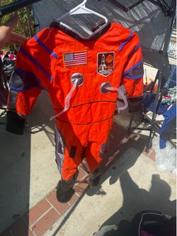 Astronaut kids suit comes with head mask
