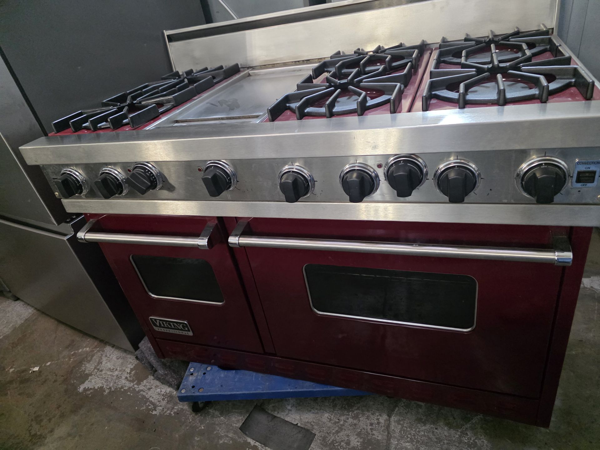 48" VIKING RED GAS RANGE
