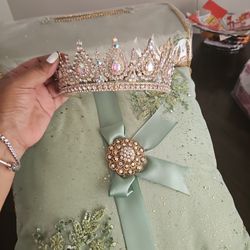Quince pillow and Tiarra set