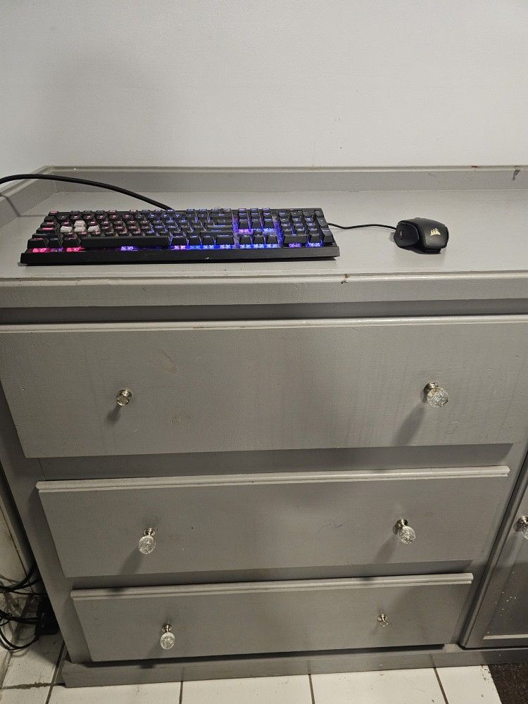 Dresser 