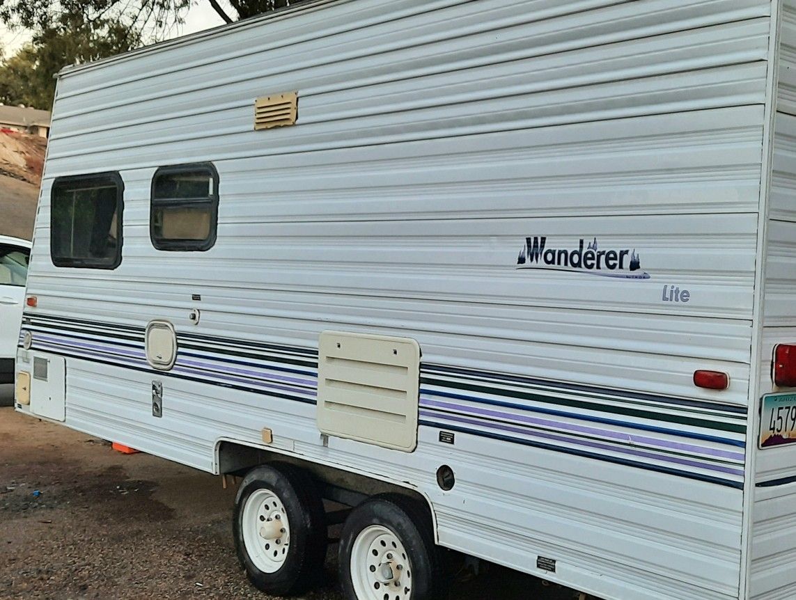 99 Ft19 travel trailer clean