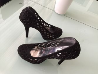 Black High Heels - size 8