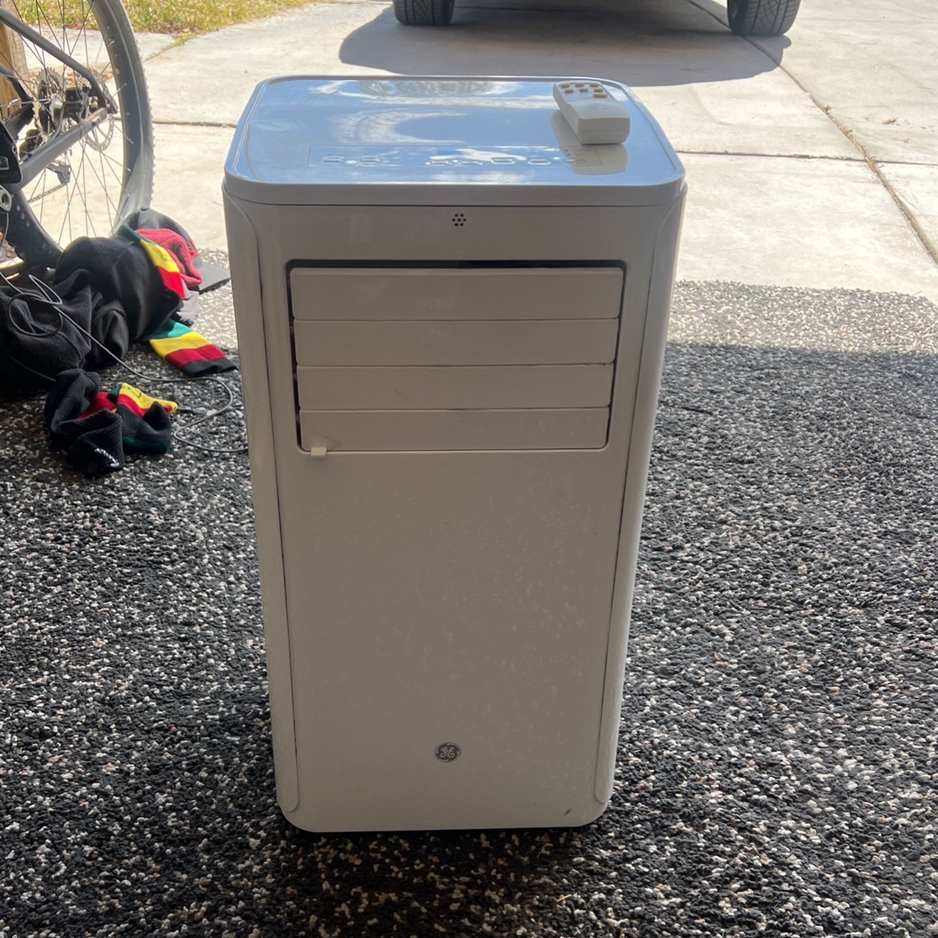 GE 6,100 BTU Portable Air Conditioner for Rooms up to 250 Sq ft. for Sale in Las Vegas, NV OfferUp