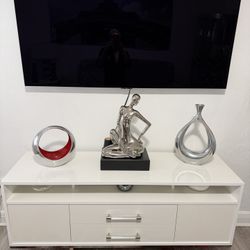 ✨ Mueble de TV moderno y elegante ✨ Color blanco, estilo minimalista, en excelente estado. Perfecto