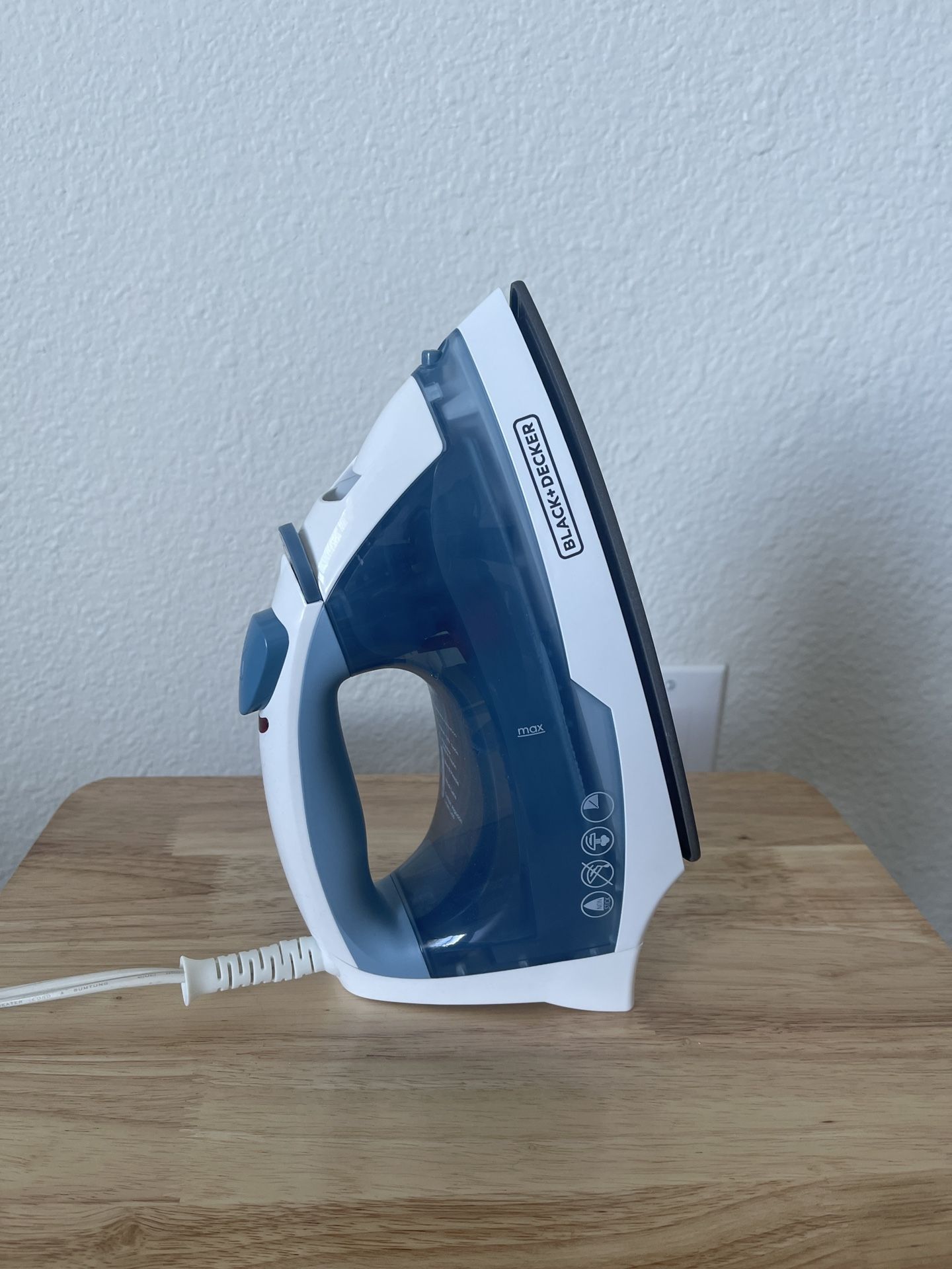 Black & Decker Compact Iron