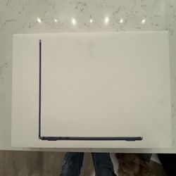 Apple 2025 MacBook Air 13-inch Laptop with M4 chip: Built for Apple Intelligence, 13.6-inch Liquid Retina Display, 16GB Unified Memory, 512GB SSD Stor