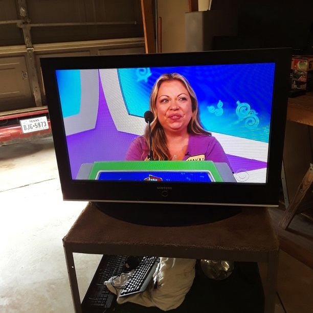 Samsung SP-S4243
42" EDTV plasma TV with built-in HDTV tuner