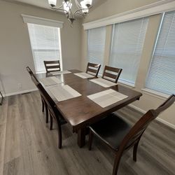 Kitchen Table With Extendable Leaf