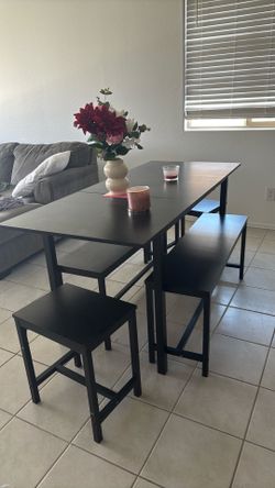 Dining room table $100