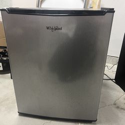 Whirlpool Mini Refrigerator 