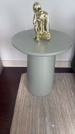 Modern Round Pedestal Side Table – Sage Green