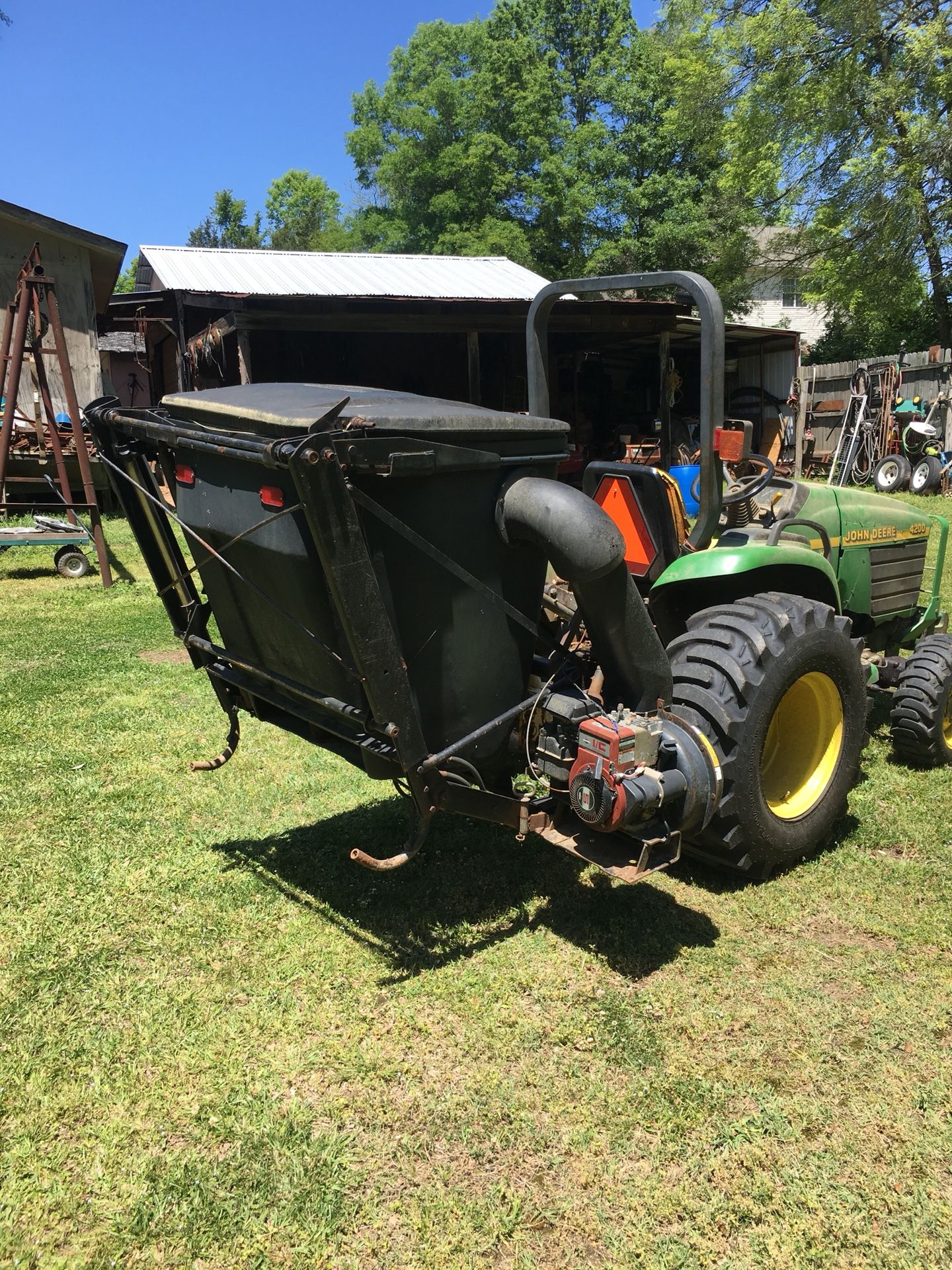 John Deere 3pt hitch leaf catcher/vacuum for Sale in Rock Hill, SC