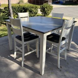 Table with 4 Chairs 