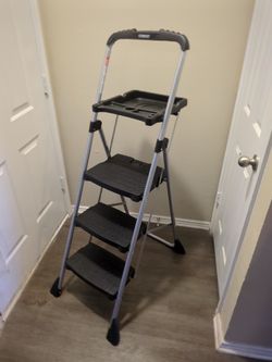 Cosco 3-step ladder (w/ top tray)