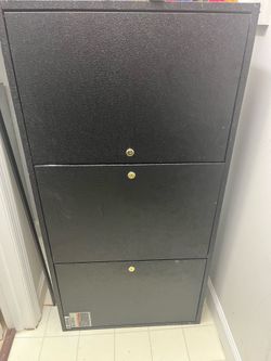 Metal cabinet