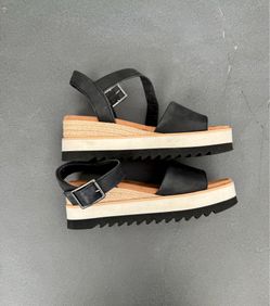 TOMS leather espadrille sandals size 6.5