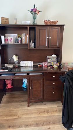 Desk with hutch