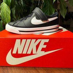 Boys Nike Court Legacy size 9