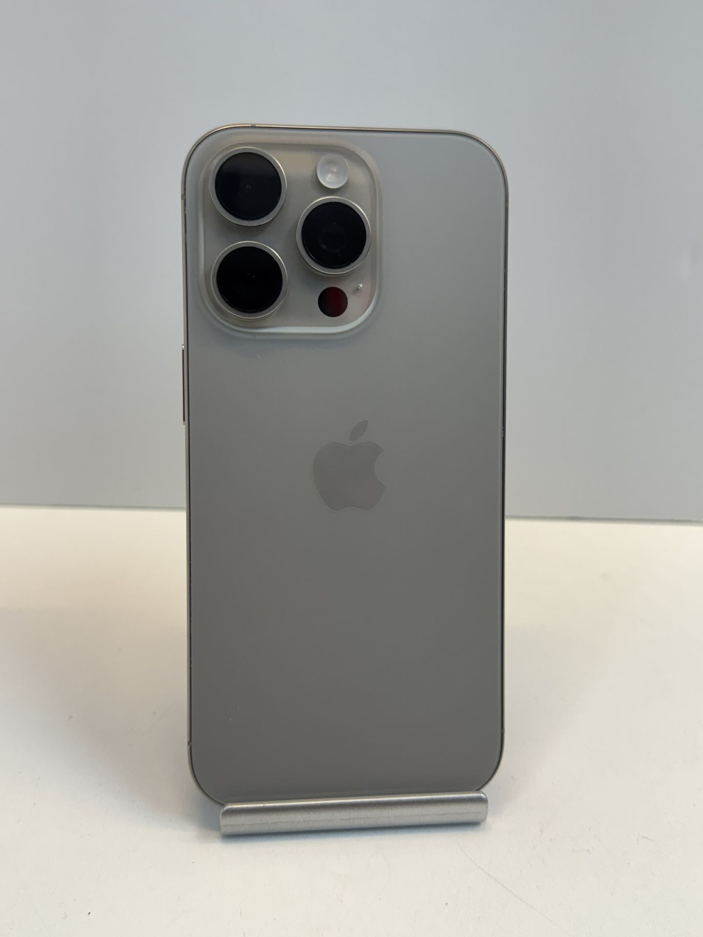 Apple iPhone 16 PRO 128gb. ( Cellphone Unlocked )