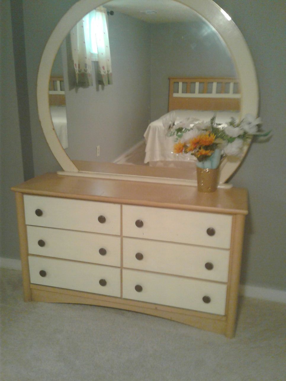 King size bed with dresser