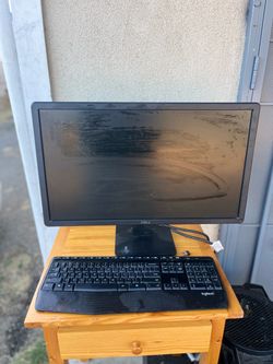 Dell Monitor with Logitech Keyboard