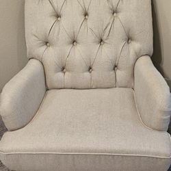 Tuft Decorative Chair 
