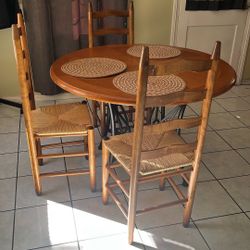 Round Table Dinning Set