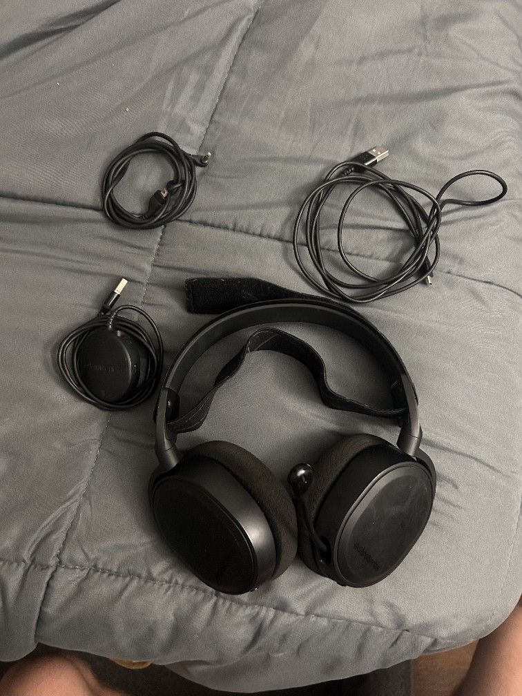 Wireless SteelSeries Gaming Headphones