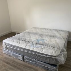 King mattress pillow top and box spring set (2pc - brand new) 