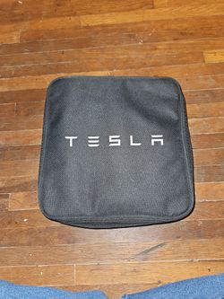 Tesla Gen 2 Universal Mobile Connector (UMC) 1101789-00-M