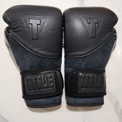 TITLE Black Blitz Bag Boxing Gloves 16oz