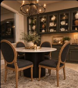 4 DINING CHAIRS
