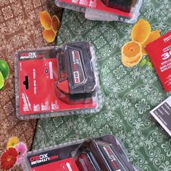 MILWAUKEE M18  18-VOLT RED-LITHIUM  XC  EXTENDED CAPACITY 5.0AH BATTERY 
3-PACK 