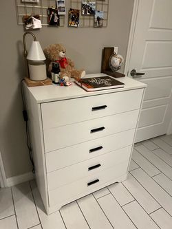 White 5-Drawer Dresser - Like New