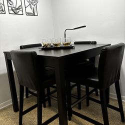 Dining table and coffee table / Juego de comedor y mesa de centro